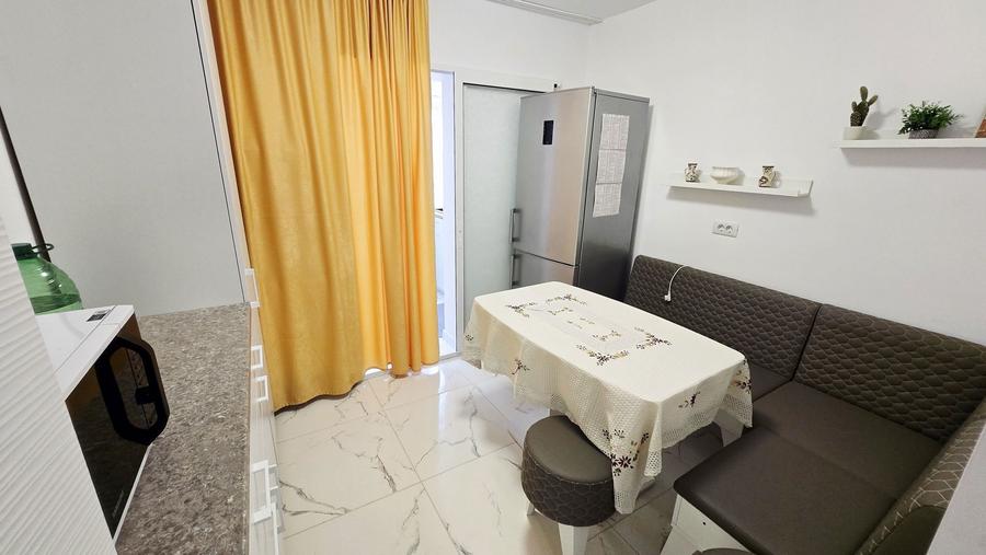 Inchiriez apartament 2 camere et.1 - 4