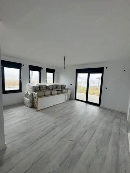 Casa individuala de vanzare 131 mp construi?i, teren 6 ari - 18