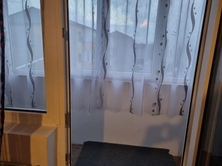 Apartament cu 2 camere de inchiriat pe termen lung nu primim cu animale de companie, fumatori 250 + garantia disponibil din 15 iunie - 11