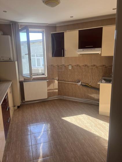 De vanzarea apartament 2 camere Roman - 3