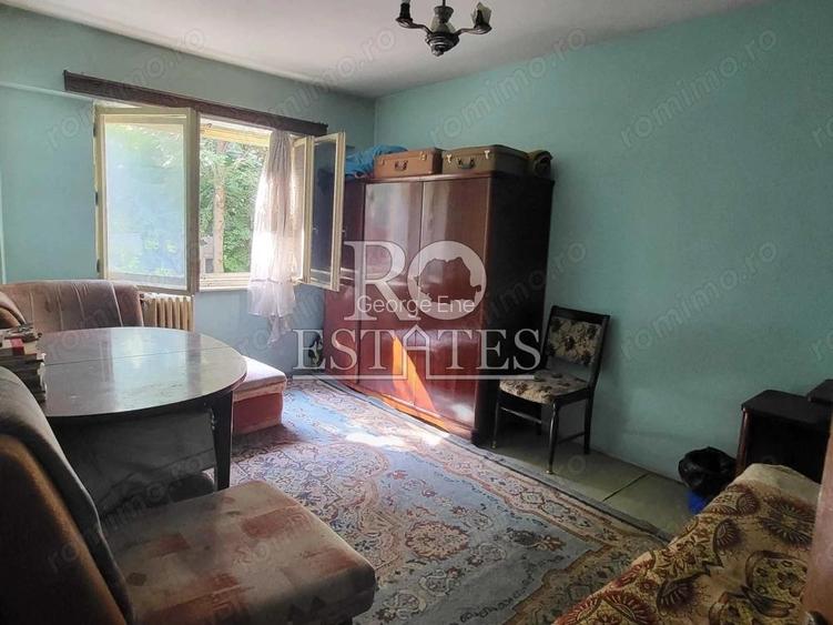 Apartament 3 camere vanzare zona Progresul vedere spatiu verde