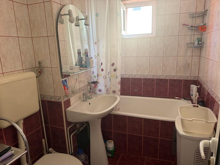Apartament cu 4 camere decomandat, mobilat în Ștrand