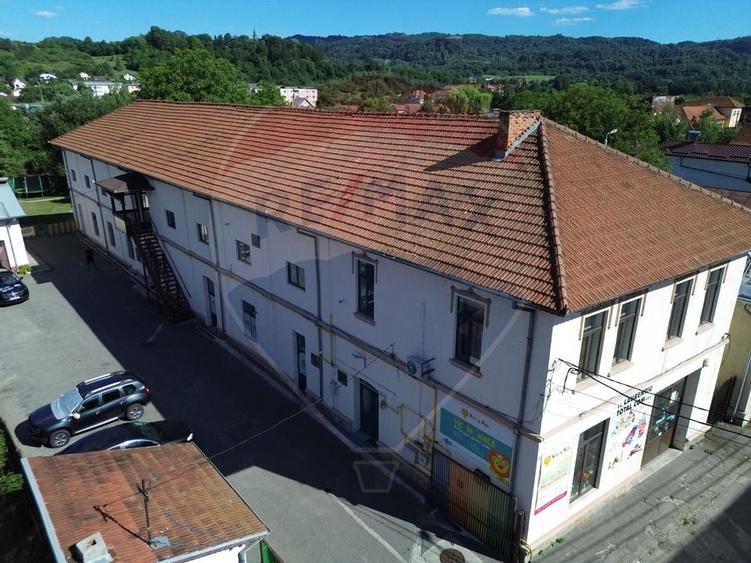 Birou, de 200 mp, în Central