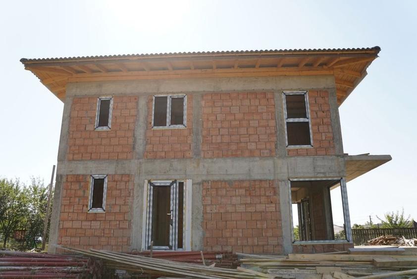 Casă cu 4 camere în Remetea