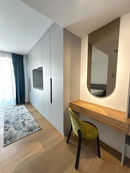 Apartament cu 3 camere semidecomandat, mobilat în Pipera