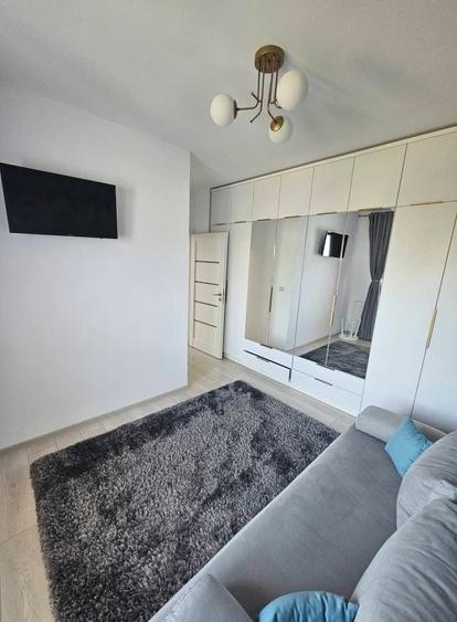Apartament cu 3 camere semidecomandat în Valea Adâncă