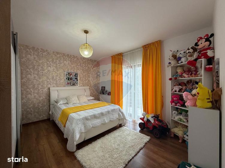 Casă cu 5 camere cu Teren 375 Mp în Șerbănești
