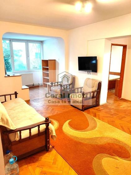 Apartament cu 2 camere semidecomandat, mobilat în Pajura