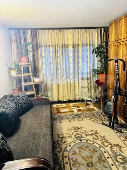 Apartament cu 4 camere decomandat, mobilat în Exterior Vest