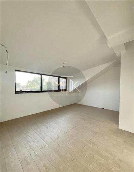 Duplex cu 4 camere cu Canalizare în Sud-Est