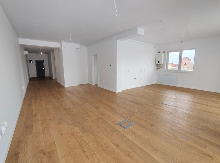 Penthouse cu 4 camere decomandat în Șelimbăr