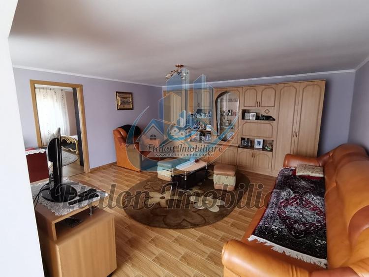 Casă individuală cu 5 camere cu Teren 660 Mp în Periferie