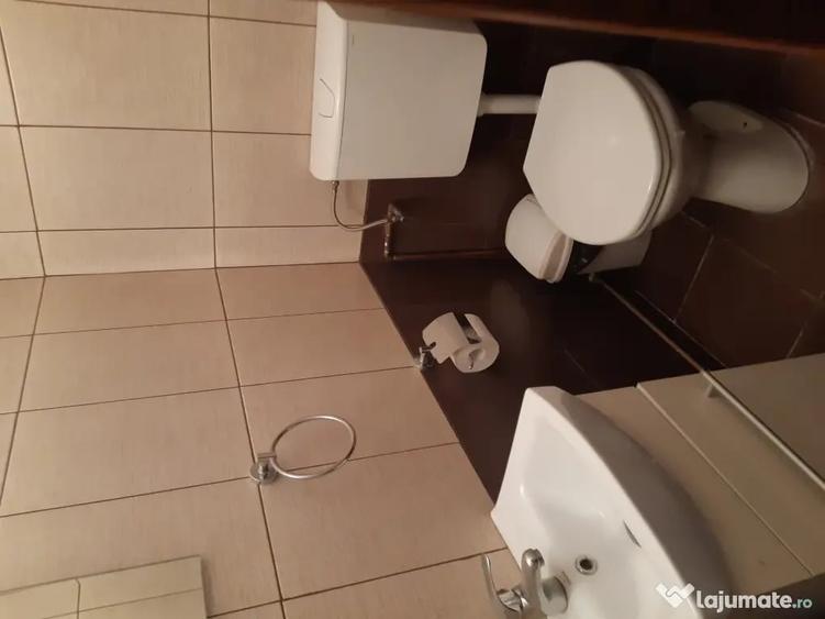 Apartament cu 3 camere decomandat în Berceni
