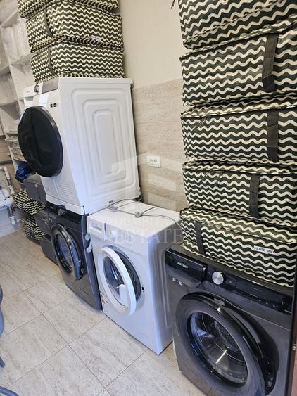 Casă individuală cu 16 camere cu Canalizare în Central