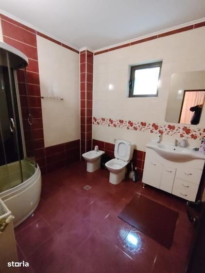 Casă cu 5 camere cu Teren 400 Mp în Călărași