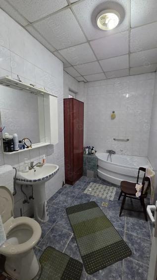 Casă cu 6 camere cu Teren 630 Mp în Girocului