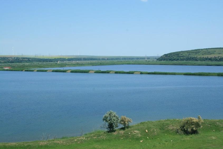Teren agricol extravilan de 3410000 mp, în Peștera
