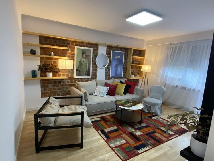 Apartament cu 3 camere decomandat, mobilat în Medicină
