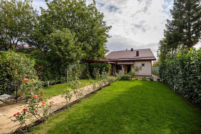 Casă individuală cu 4 camere cu Canalizare în Dumbrăvița