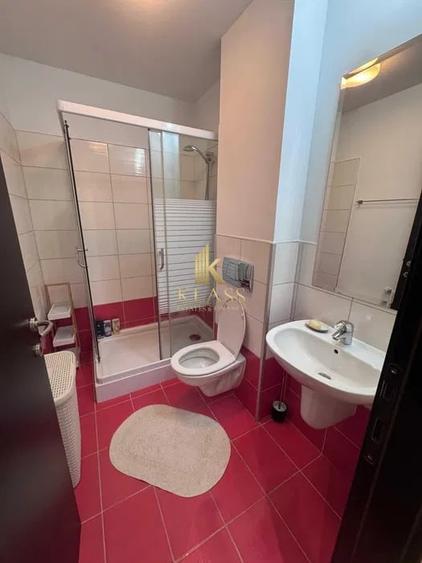 Apartament cu 3 camere decomandat, mobilat în Băneasa