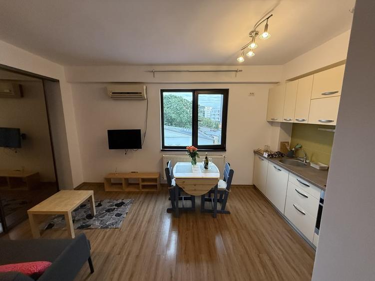 Garsonieră decomandată în Decebal