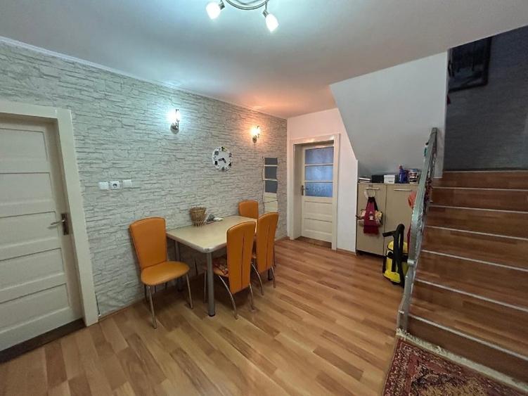 Casă individuală cu 3 camere cu Canalizare în Decebal
