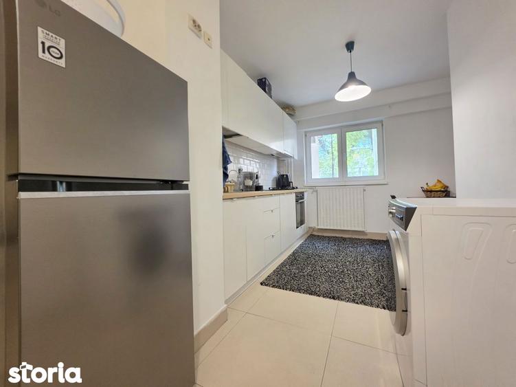 Apartament cu 3 camere, mobilat în Văcăresti