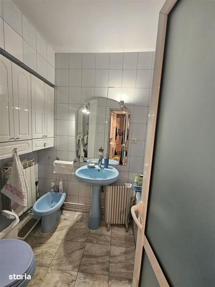 Apartament cu 4 camere decomandat în Hala Centrală