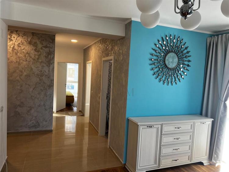 Apartament cu 3 camere decomandat, mobilat în Aradului