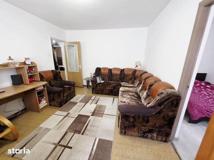 Apartament 3 camere, etaj 3, Malu Ro?u Str. Ri?novenilor - 1