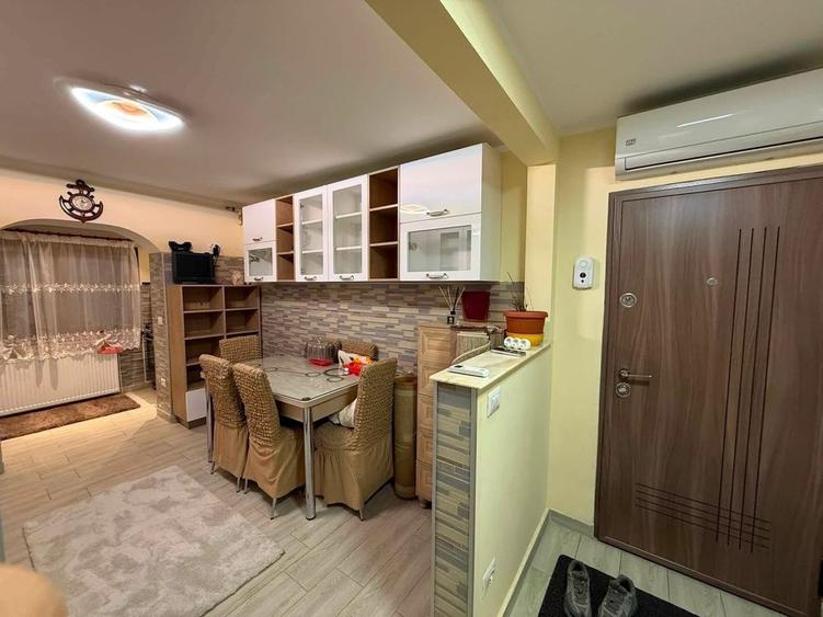 Apartament cu 2 camere semidecomandat, mobilat în Lipovei