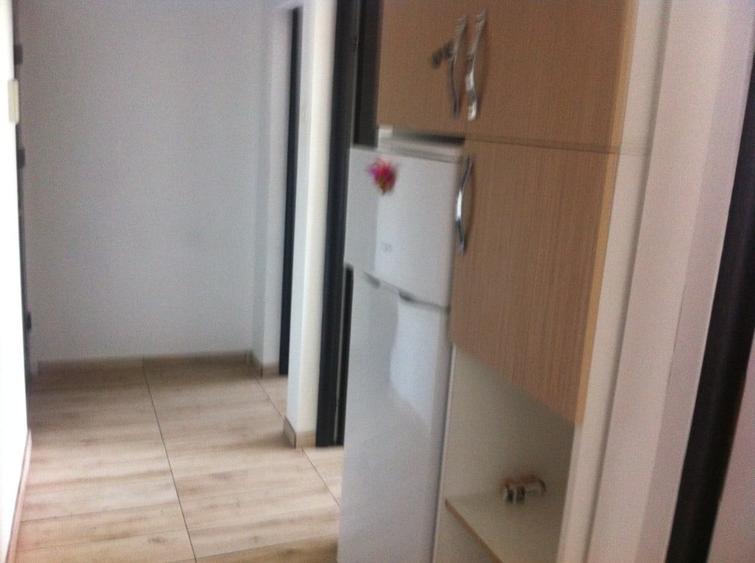 Apartament cu 3 camere semidecomandat în George Enescu