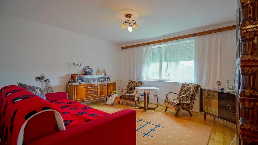 Casă cu 4 camere decomandat în Racoș