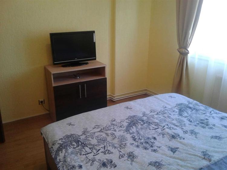 Inchiriez apartament 2 camere decomandat - 2