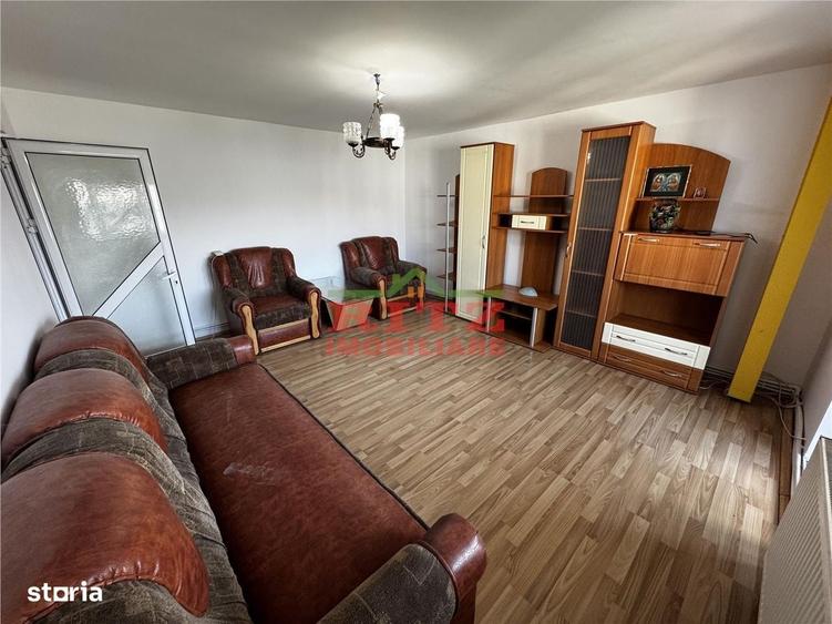 Apartament cu 3 camere decomandat în Tineretului