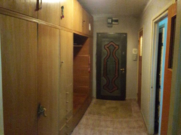 Apartament cu 3 camere în Berceni