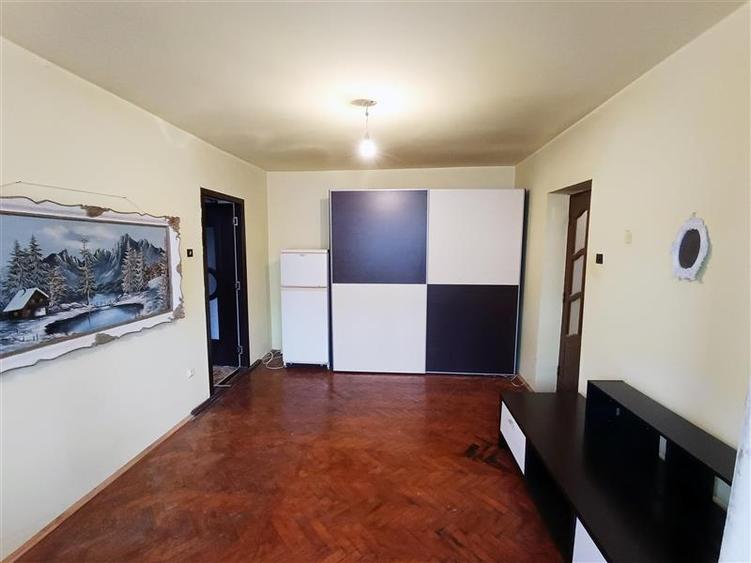 Apartament 3 cam. et. 2 in Moldova Nouă - 2