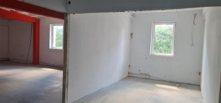 Spatiu 700mp et.1 in zona Aeroport, Arad - 3