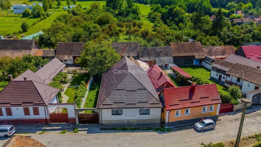 Casa saseasca cu gradina de VANZARE/ Bogata Olteana/ Hoghiz