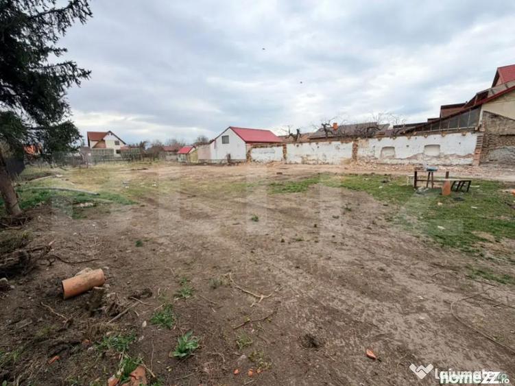 Casa veche cu teren generos 1595 mp zona centrala - 4