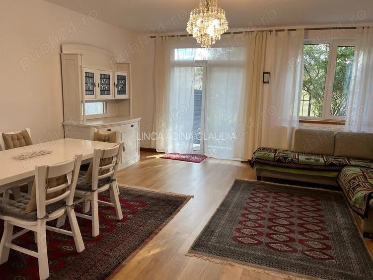 Casa cu 3 dormitoare, 3 bai, 2 livinguri, 3 holuri, 1 bucatarie Casa cu 3 dormitoare, 3 bai, 2 livinguri, 3 holuri, 1 bucatarie