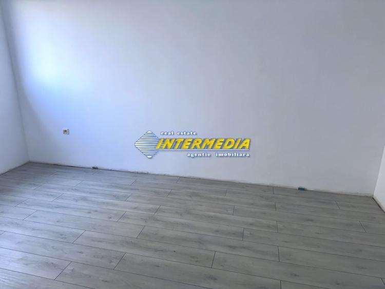 Apartament cu 3 camere decomandat în Cetate
