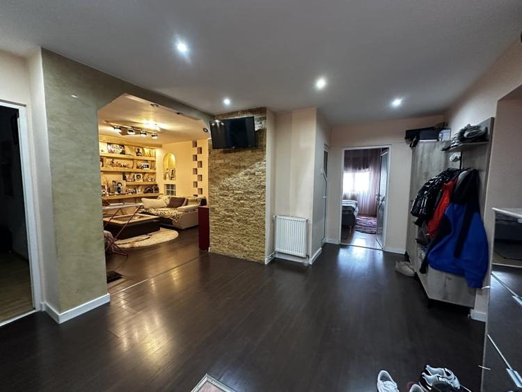 Apartament 3 camere Deco Sub-Stadion 2 Bai Balcon Etaj 2 Finisat Mobilat Utilat - 1