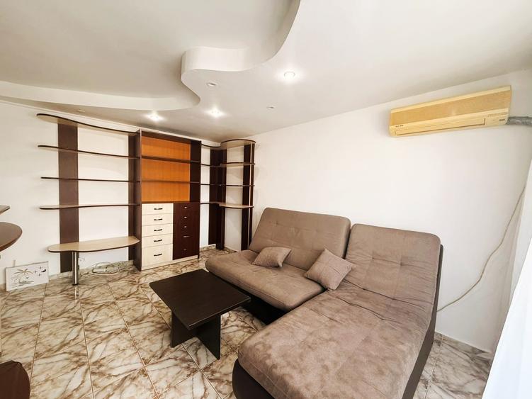 Apartament cu 3 camere decomandat, mobilat în Nicolina