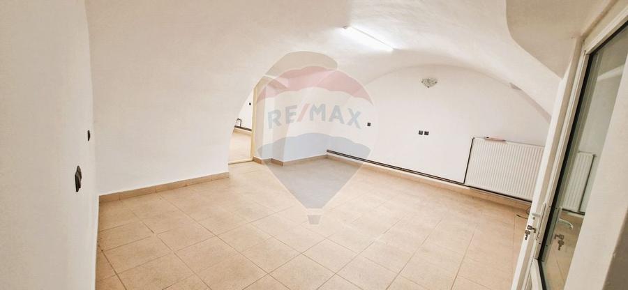 Spatiu ultracentral versatil - activitati comerciale sau depozit - 1