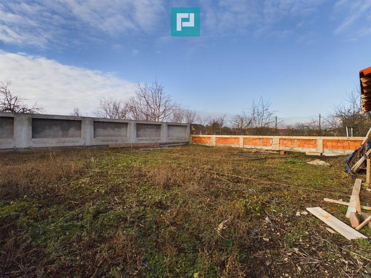 Casa cu 4 camere + anexe in ?ofronea - 14