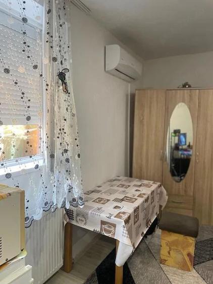 Vand garsoniera , str.Cernei nr.40 B , parter , langa liceul A.Vlaicu - 5
