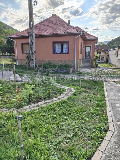 Am de vanzare casa .