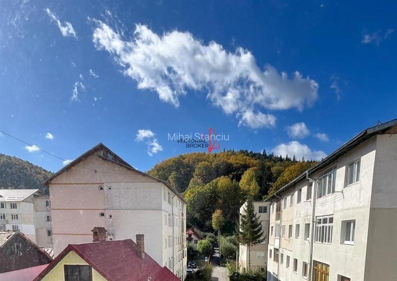 Garsoniera Sinaia - Calea Moroieni-Str. Badea Cartan, etaj intermediar, decomand
