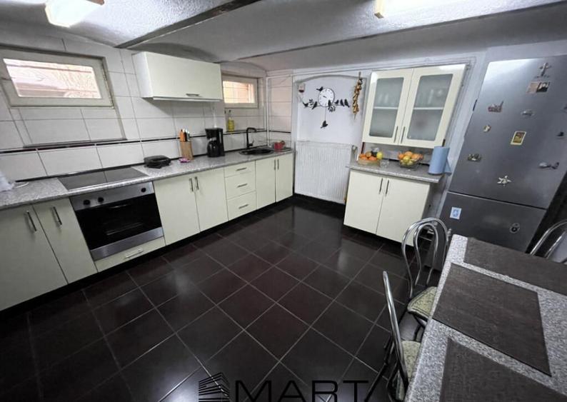 Casa cu doua apartamente si curte zona Turnisor - 10